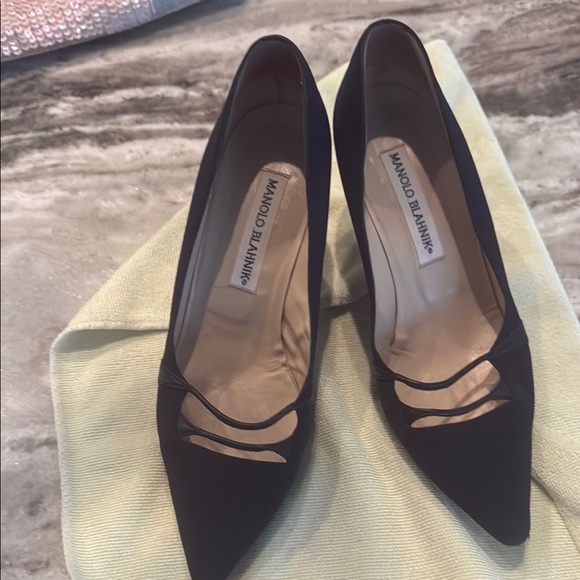 Manolo Blahnik Black Heels Sophisticated Design - Picture 1 of 3